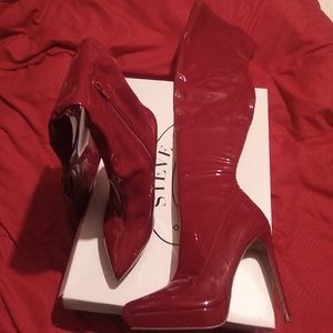 Heeled boots